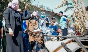 Kebakaran Pedes : Bupati Karawang Jenguk Korban di Dusun Salam, Desa Karangjaya