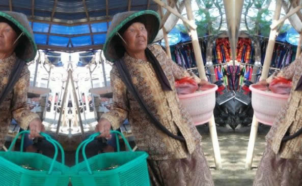 Pantai Tanjung Pakis : Siang Malam Banting Tulang Jualan Ikan, Nenek 95 Tahun Kena Tipu Uang Palsu Rp 100 Ribu