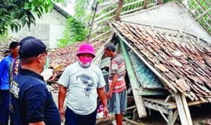 Angin Kencang Terjang Kecamatan Tirtajaya Banyak Rumah Ambruk