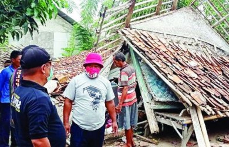 Angin Kencang Terjang Kecamatan Tirtajaya Banyak Rumah Ambruk