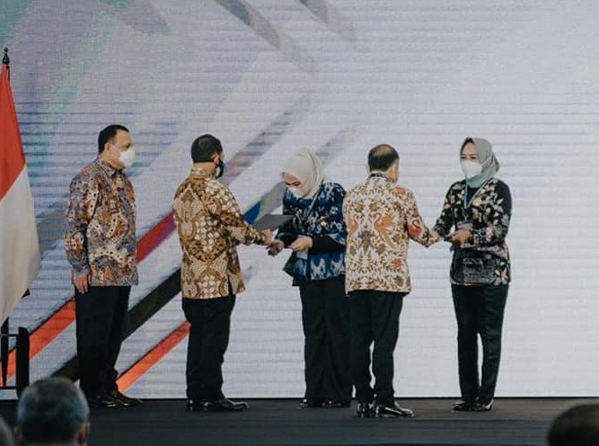 Karawang Mendapatkan Penghargaan di Acara Peringatan Hari Korupsi Sedunia di Jakarta