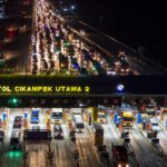 Libur Natal dan Tahun Baru Gerbang Tol Cikampek Utama Padat Kendaraan