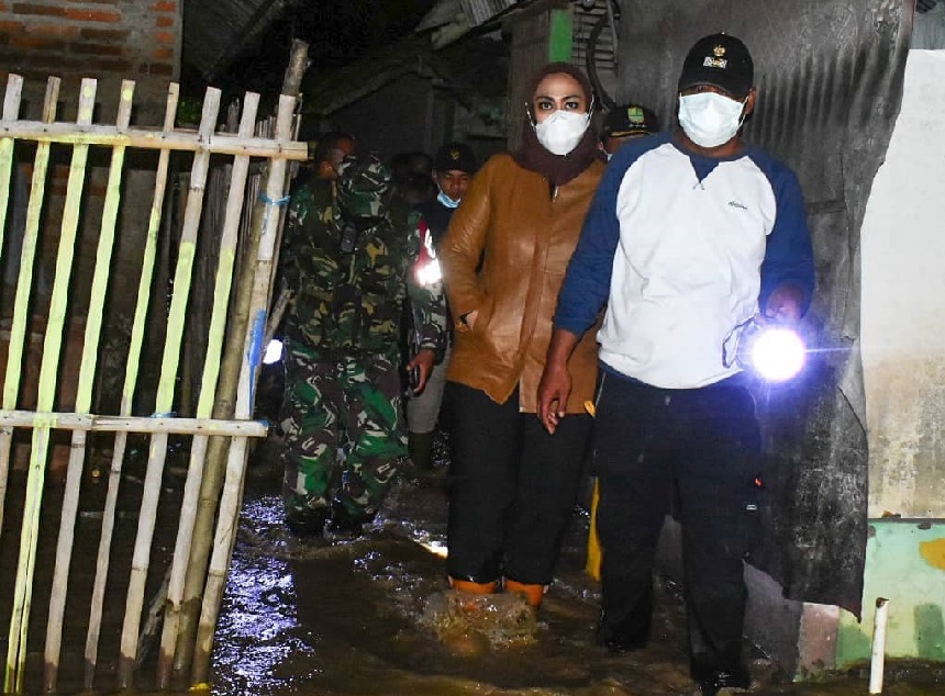 Bupati Tinjau Lokasi Banjir Di Kecamatan Batujaya dan Pakisjaya