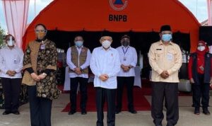 Wapres Bawa Bantuan Senilai Rp.250 Juta Untuk Banjir di Desa Karangligar Telukjambe Barat