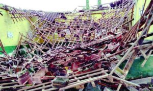 Dua ruang kelas SDN Amansari 2 Kecamatan Rengasdengklok Ambruk Setelah Diguyur Hujan