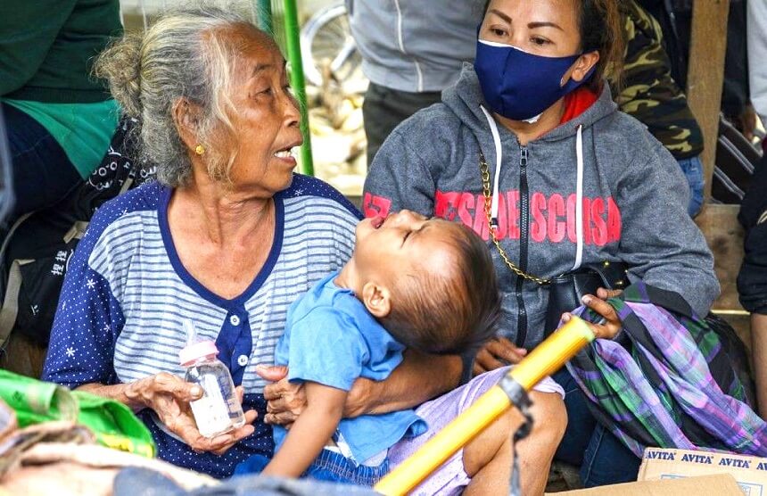 Bencana Silih Berganti! 400 Pengungsi Korban Banjir Karawang Positif Corona