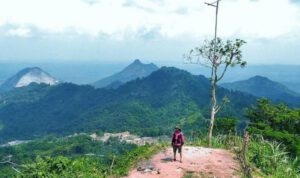 Puncak Sempur, Destinasi Wisata Pilihan Menyejukan Pikiran di Karawang (Foto : Rudi Nazar)