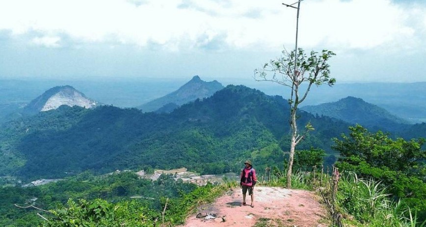 Puncak Sempur, Destinasi Wisata Pilihan Menyejukan Pikiran di Karawang (Foto : Rudi Nazar)