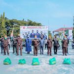 Usai Upacara Peringatan HUT TNI, Bupati Berikan Bansos untuk Para Veteran Karawang