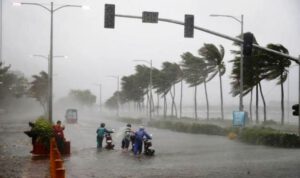 Hujan Deras Disertai Angin Kencang, BPBD Kabupaten Karawang Imbau Masyarakat untuk Tetap Waspada