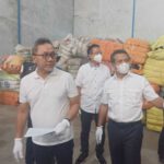 Mendag Musnahkan 5 Kontainer Pakaian Bekas Impor di Tunggak Jati, Karawang