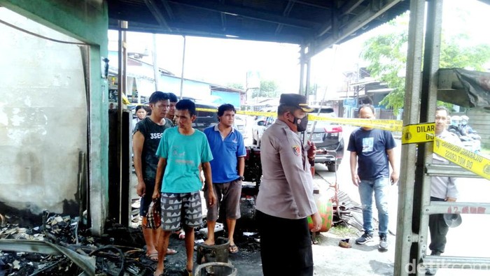 Tak Dapat Kembalian, 2 Pria Bakar Bengkel dan Rumah Penjual Bensin