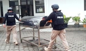 Dramatis! Polisi Tembak Mati Perampok Bersenjata Api di Karawang