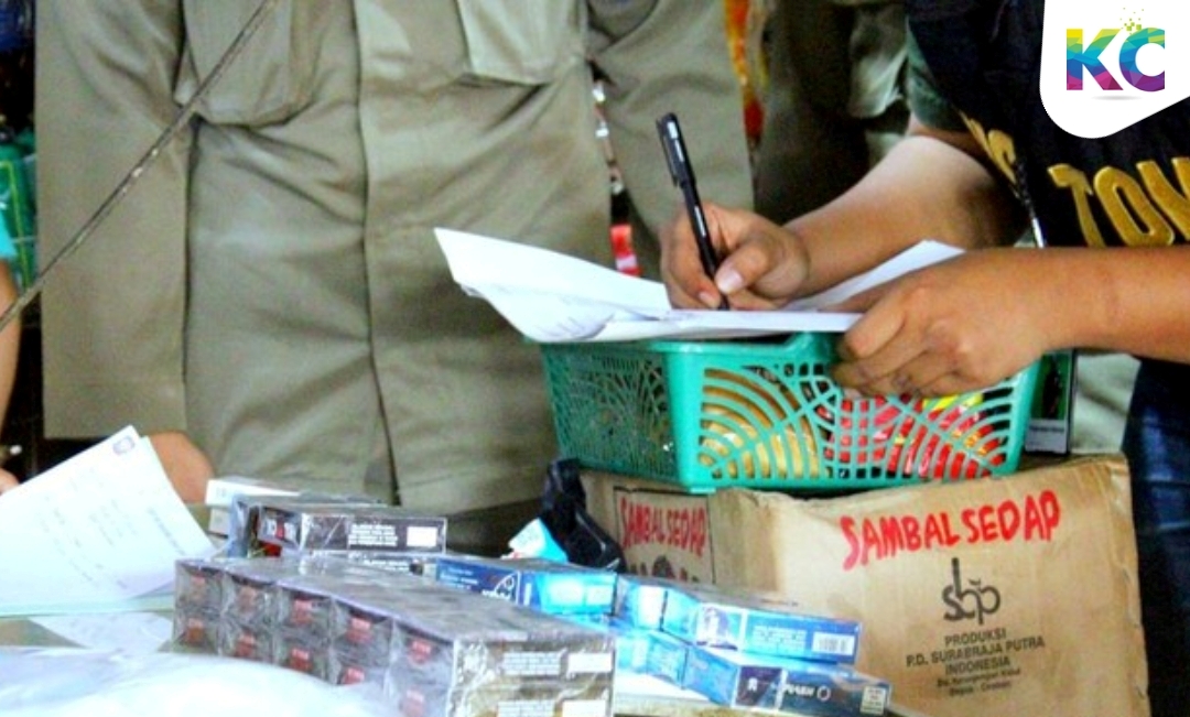 Ratusan Bungkus Rokok Ilegal Disita dari Tiga Toko di Karawang