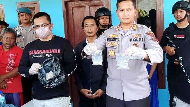 Polisi Gerebek Pabrik Narkoba Berkedok Rumah Kontrakan di Karawang