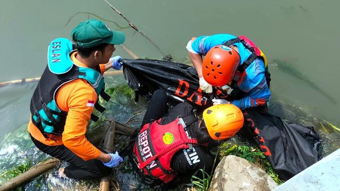 Jasad 2 Remaja Karawang Ditemukan di Bawah Tumpukan Eceng Gondok